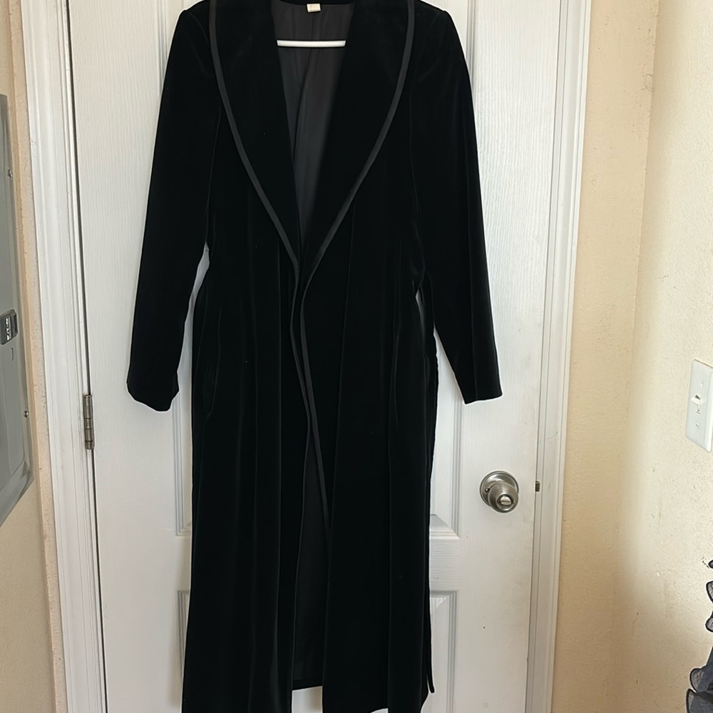 Lord & Taylor Black Velvet Maxi Belted Robe Long Sleeves Collared Lined Pockets
